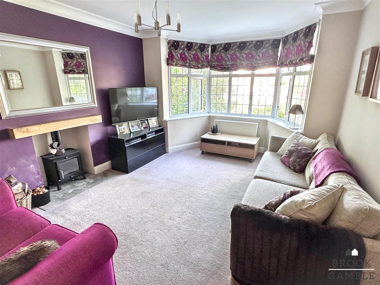 4 Bedroom House. Baldwin Avenue in Eastbourne, East Sussex 7
